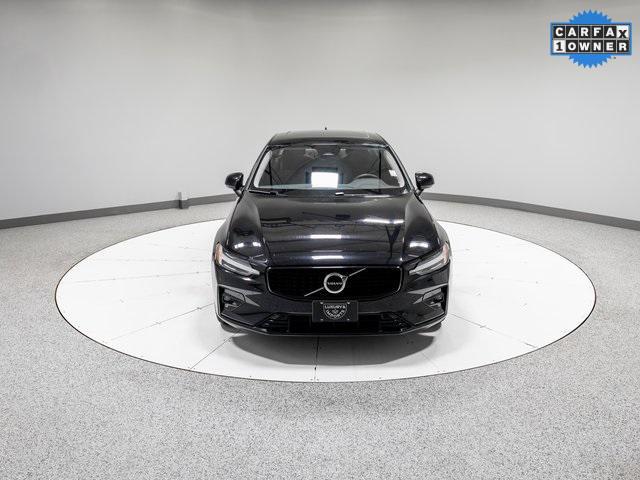 Photo of 2025 Onyx Black Metallic Volvo S60