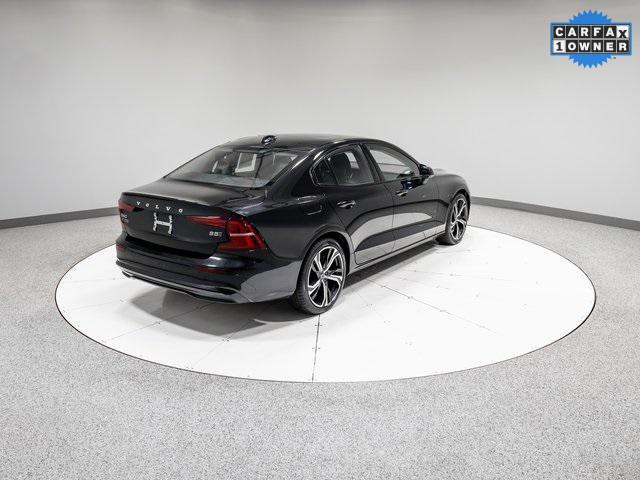 Photo of 2025 Onyx Black Metallic Volvo S60