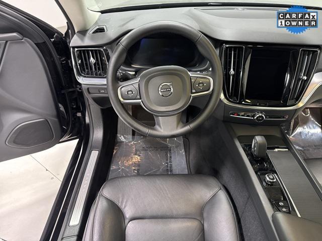 Photo of 2025 Onyx Black Metallic Volvo S60