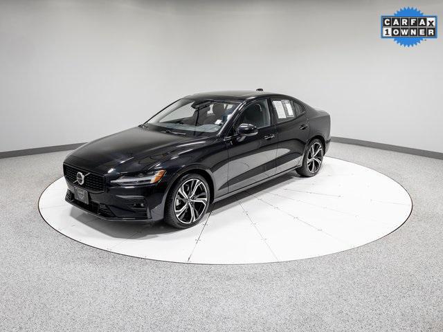 Photo of 2025 Onyx Black Metallic Volvo S60
