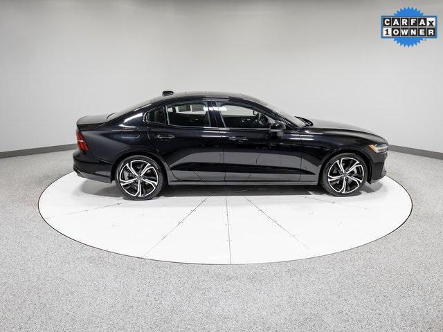 Photo of 2025 Onyx Black Metallic Volvo S60