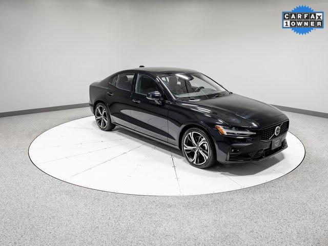 Photo of 2025 Onyx Black Metallic Volvo S60