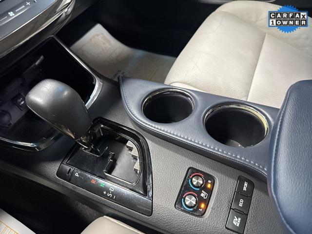 Photo of 2013 Nautical Blue Metallic Toyota Avalon Hybrid