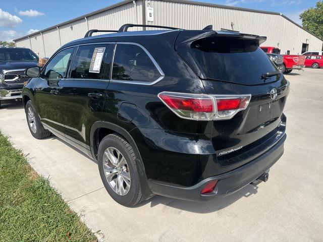 Photo of 2015 Attitude Black Metallic Toyota Highlander