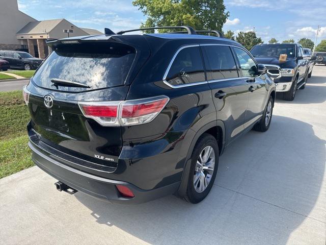Photo of 2015 Attitude Black Metallic Toyota Highlander