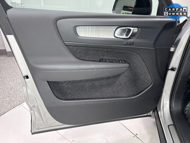 Photo of 2025 Silver Dawn Metallic Volvo XC40