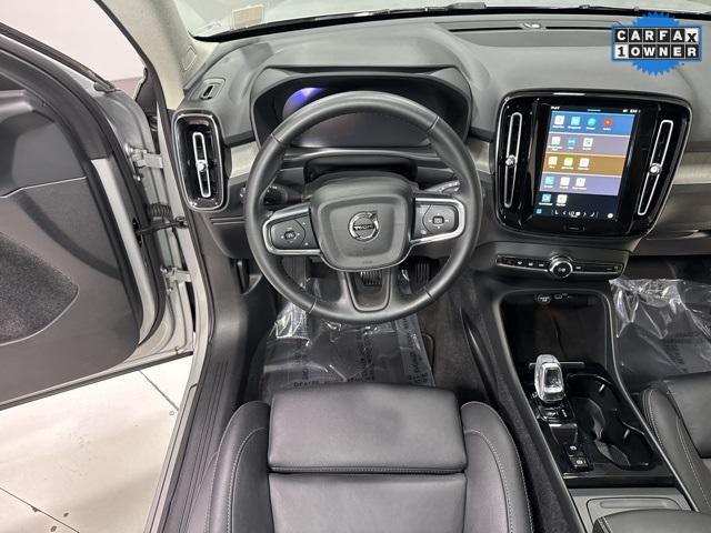 Photo of 2025 Silver Dawn Metallic Volvo XC40