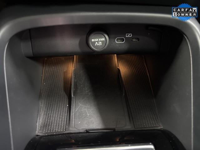 Photo of 2025 Silver Dawn Metallic Volvo XC40