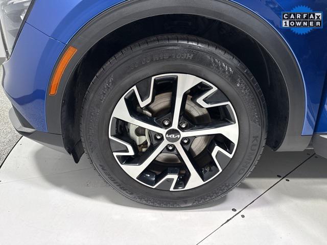 Photo of 2023 Sapphire Blue Kia Sportage