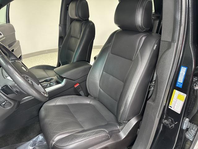 Photo of 2015 Tuxedo Black Metallic Ford Explorer
