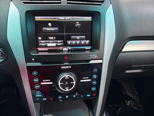 Photo of 2015 Tuxedo Black Metallic Ford Explorer
