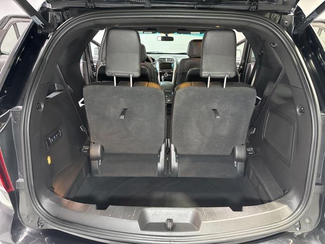 Photo of 2015 Tuxedo Black Metallic Ford Explorer