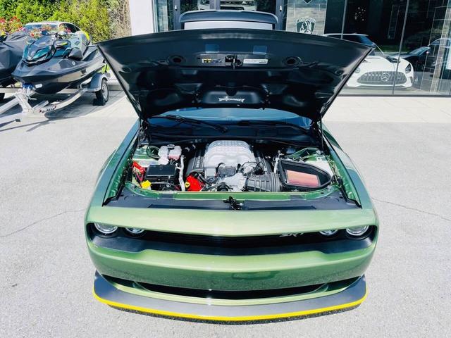 Photo of 2018 F8 GREEN / PAINTED BLACK SATIN GRAPHIC Dodge Challenger