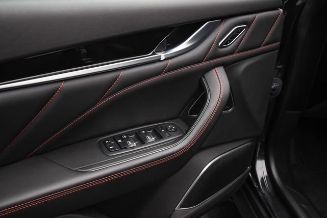 Photo of 2024 Nero Maserati Levante