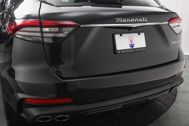 Photo of 2024 Nero Maserati Levante