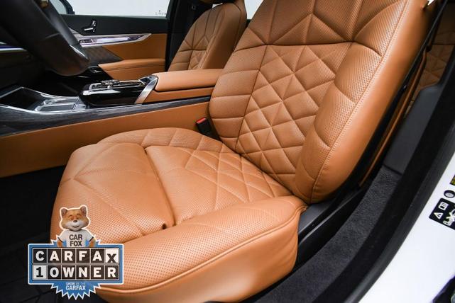 Photo of 2024 Mineral White Metallic BMW 740