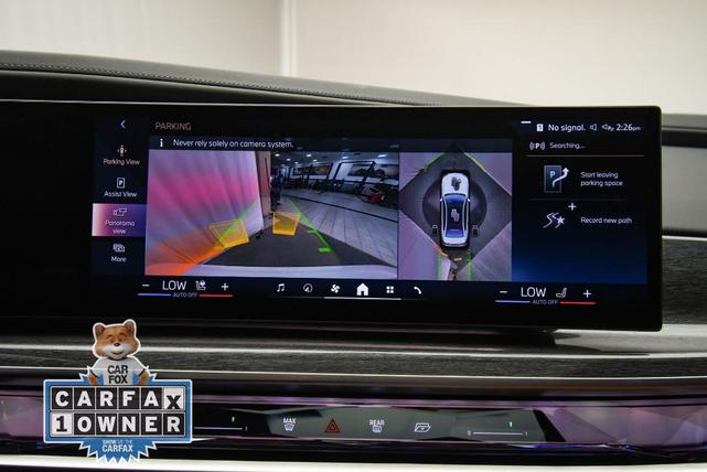 Photo of 2024 Mineral White Metallic BMW 740