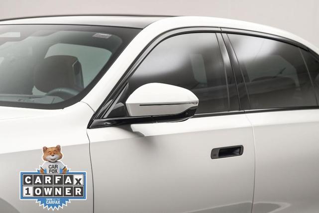 Photo of 2024 Mineral White Metallic BMW 740