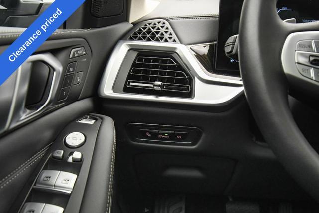 Photo of 2024 Black Sapphire Metallic BMW X7