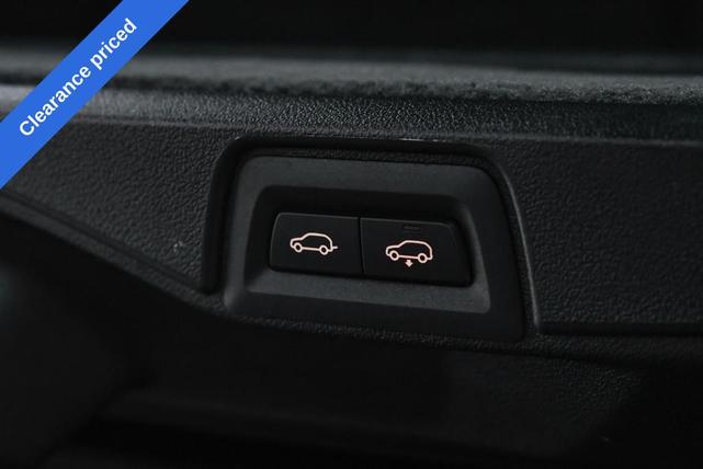 Photo of 2024 Black Sapphire Metallic BMW X7