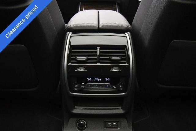 Photo of 2024 Black Sapphire Metallic BMW X7