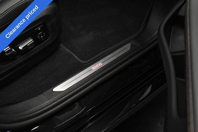 Photo of 2024 Black Sapphire Metallic BMW X7