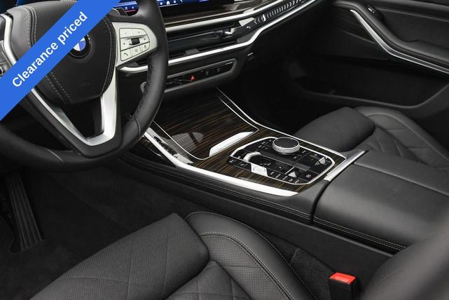 Photo of 2024 Black Sapphire Metallic BMW X7