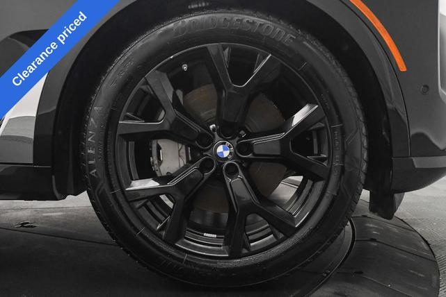 Photo of 2024 Black Sapphire Metallic BMW X7