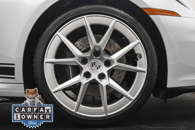 Photo of 2025 Silver Porsche 911