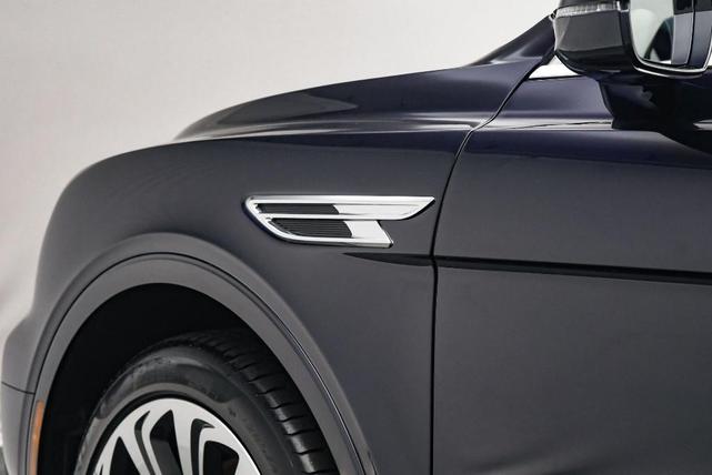 Photo of 2023 Dark Sapphire Bentley Bentayga