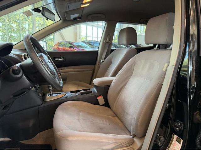 Photo of 2013 Super Black Nissan Rogue