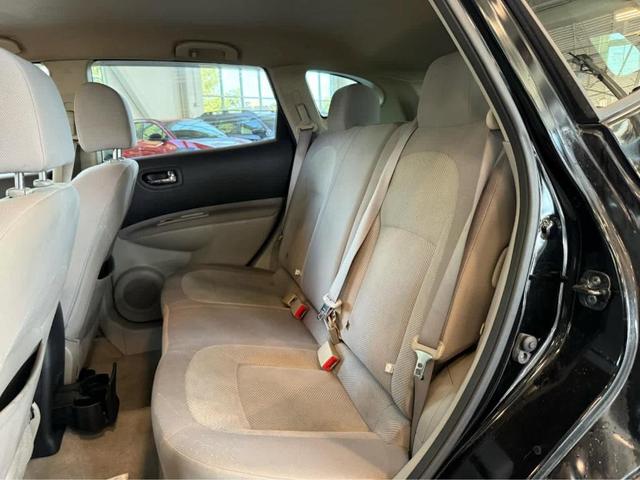Photo of 2013 Super Black Nissan Rogue