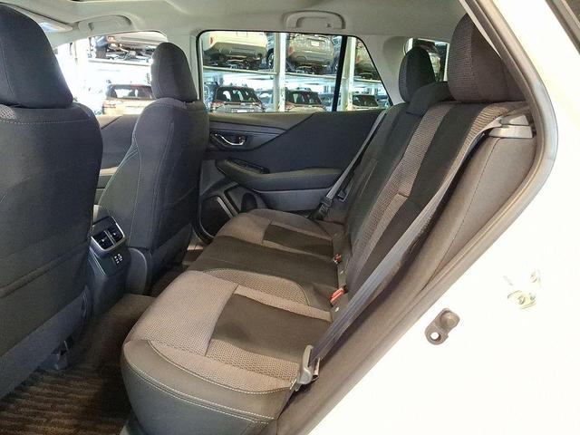 Photo of 2025 White Pearl Subaru Outback