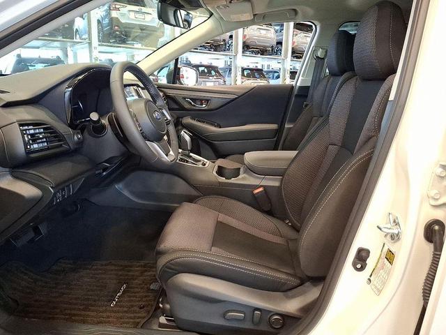 Photo of 2025 White Pearl Subaru Outback