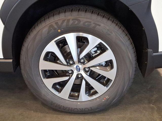 Photo of 2025 White Pearl Subaru Outback