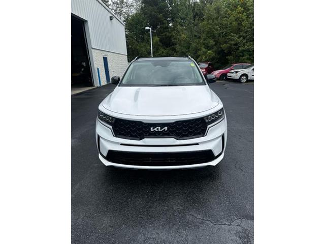 Photo of 2022 Glacial White Pearl Kia Sorento