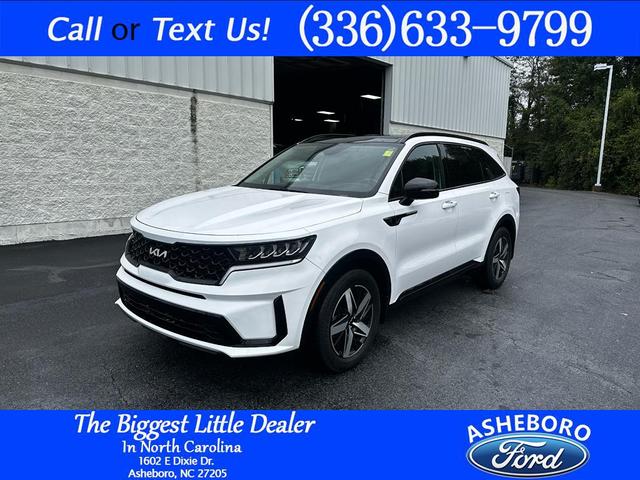 Photo of 2022 Glacial White Pearl Kia Sorento
