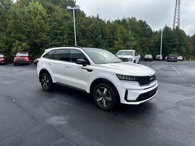 Photo of 2022 Glacial White Pearl Kia Sorento