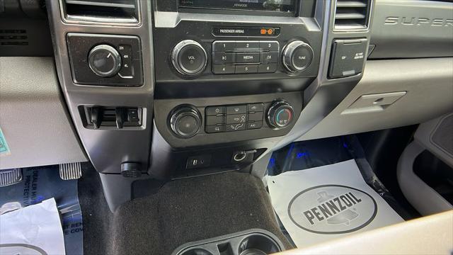 Photo of 2019 Oxford White Ford F-250