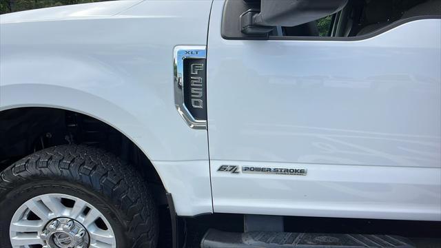 Photo of 2019 Oxford White Ford F-250