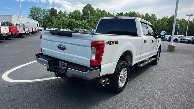 Photo of 2019 Oxford White Ford F-250