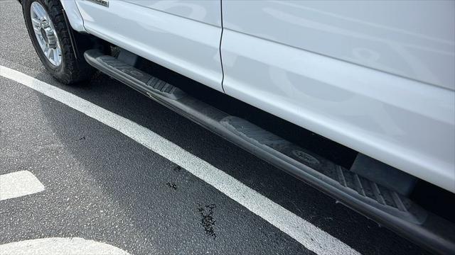 Photo of 2019 Oxford White Ford F-250
