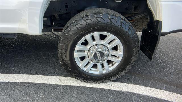 Photo of 2019 Oxford White Ford F-250