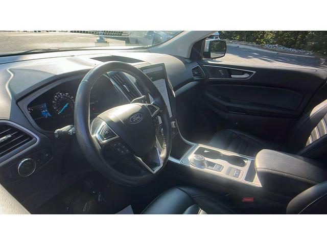 Photo of 2024 Iconic Silver Metallic Ford Edge