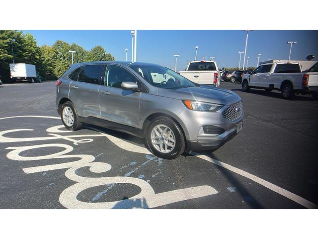 Photo of 2024 Iconic Silver Metallic Ford Edge