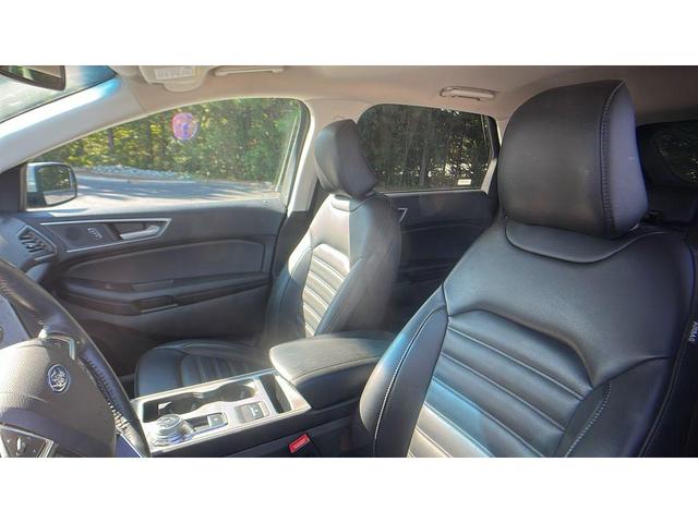 Photo of 2024 Iconic Silver Metallic Ford Edge