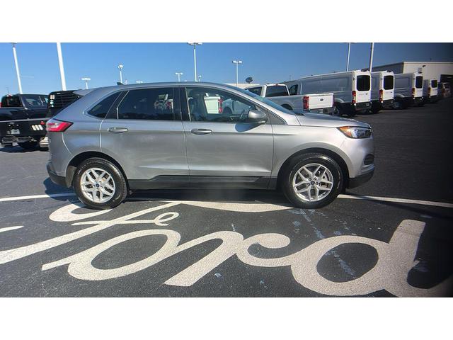 Photo of 2024 Iconic Silver Metallic Ford Edge