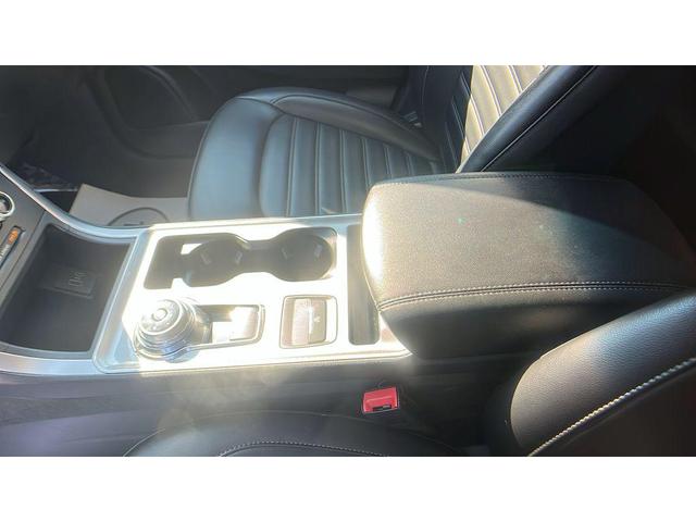 Photo of 2024 Iconic Silver Metallic Ford Edge