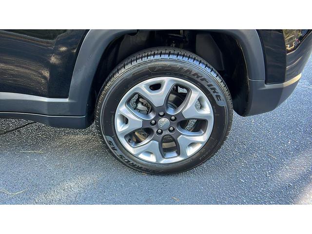 Photo of 2020 Diamond Black Crystal Pearlcoat Jeep Compass