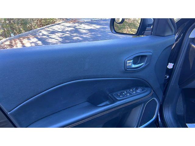 Photo of 2020 Diamond Black Crystal Pearlcoat Jeep Compass